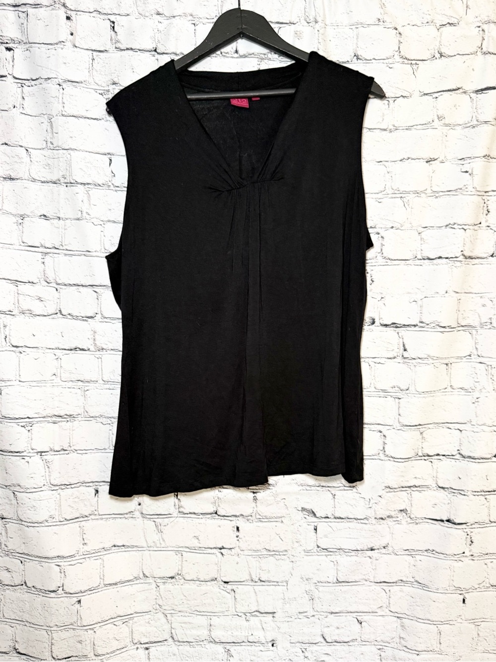 Black Sleeveless V-Neck Knit Top - Women. Size Xl